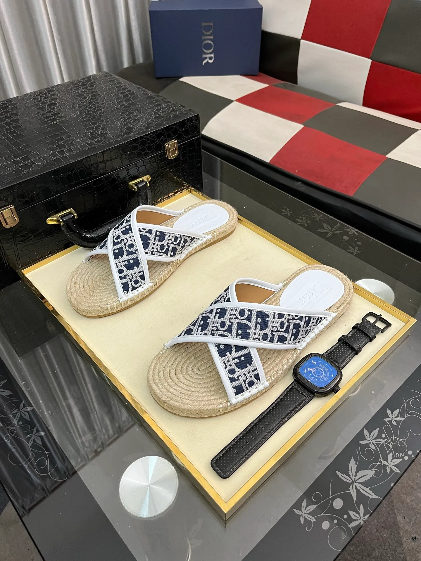 Men's shoes💰320⌚️⌚️DIOR Dior slippers New slippers are on sale simultaneously. Original materials imported from Italy. Fully imported sheepskin lining, sole: original sole provided by the original factory, exclusive movable molded sole, super comfortable, original factory follow-up goods, 🔍🔍high quality, can be entered and exited the counter at will, code number: 38-442️⃣colors available